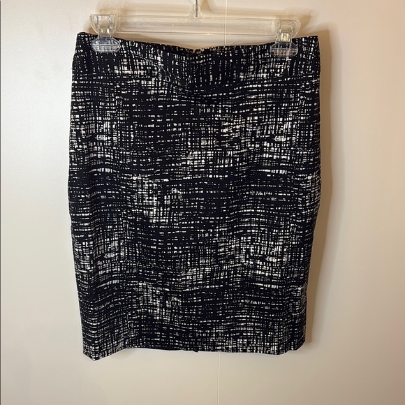 Calvin Klein Black and White Pencil Skirt Knee-length - Picture 1 of 3